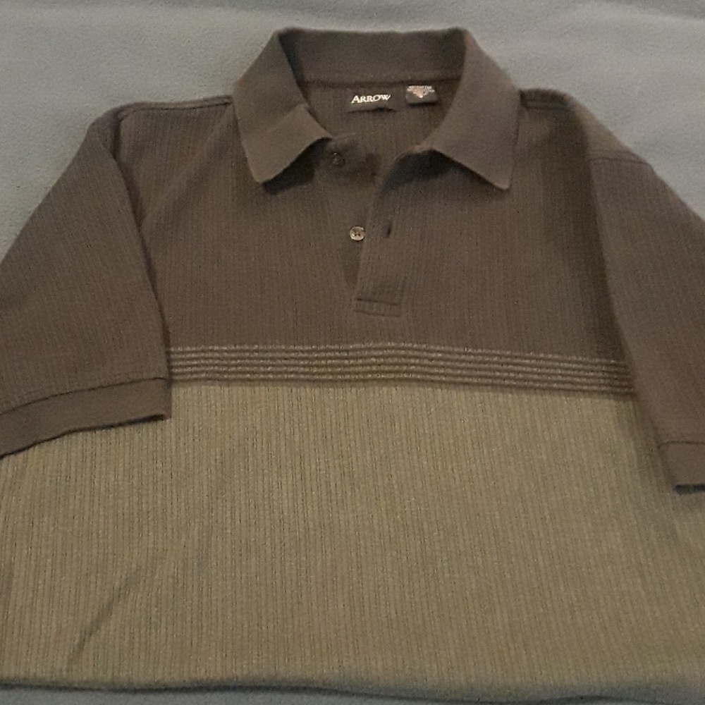 Gray and black Arrow shirt